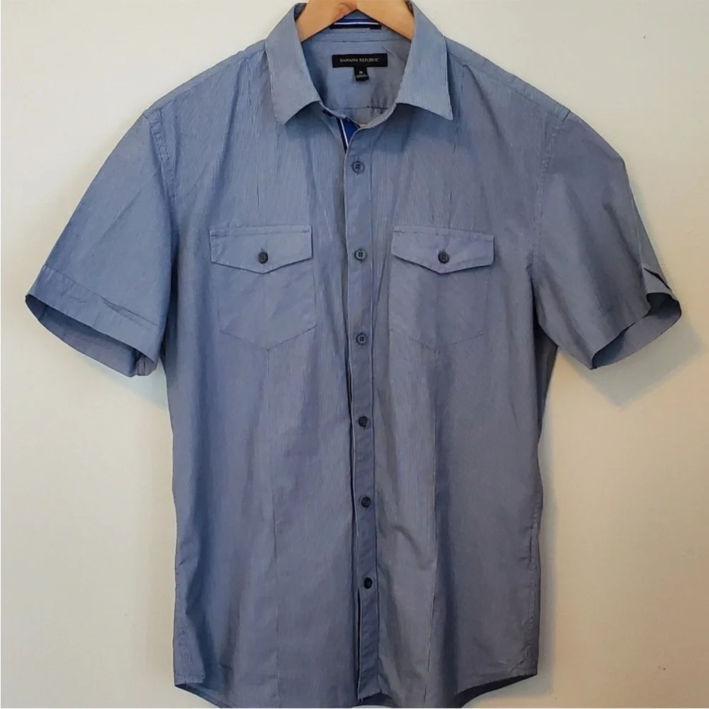 ⛱️Banana Republic - Short Sleeved Buttondown - M